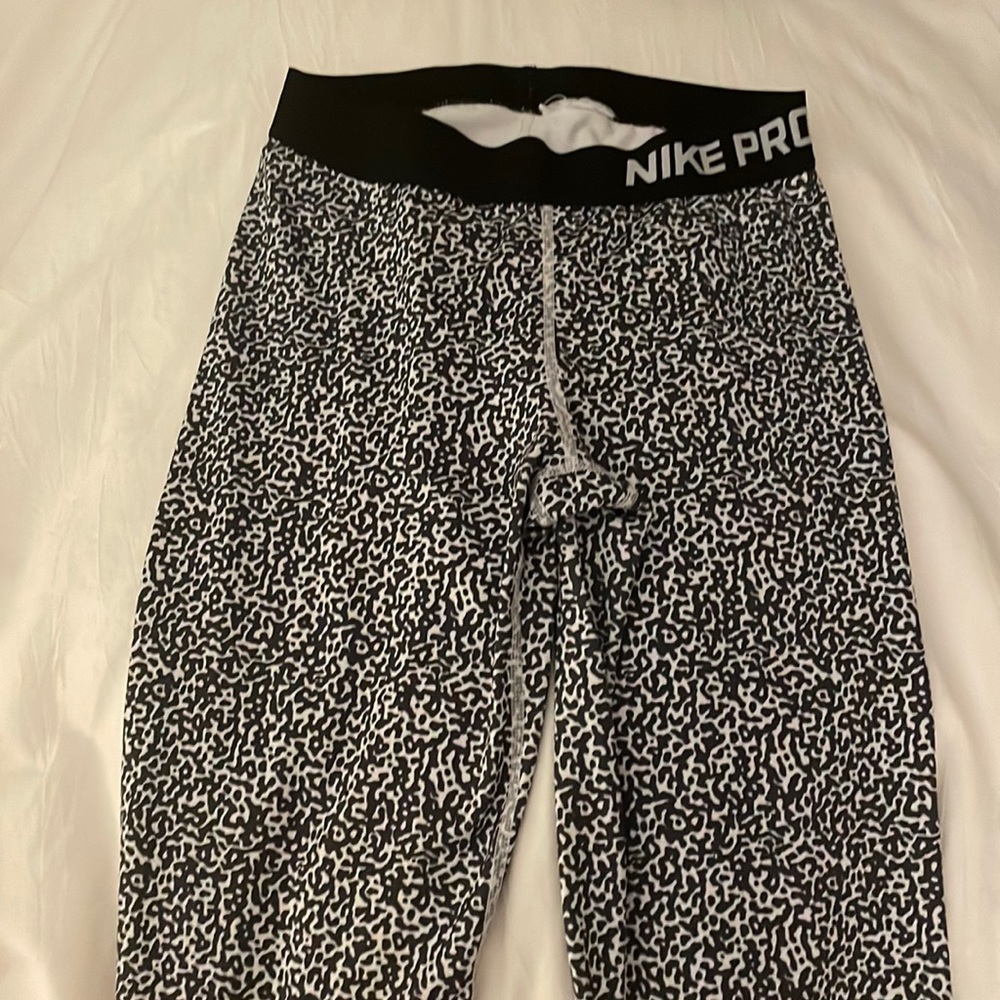 Nike pro cheetah black and white leggings size small